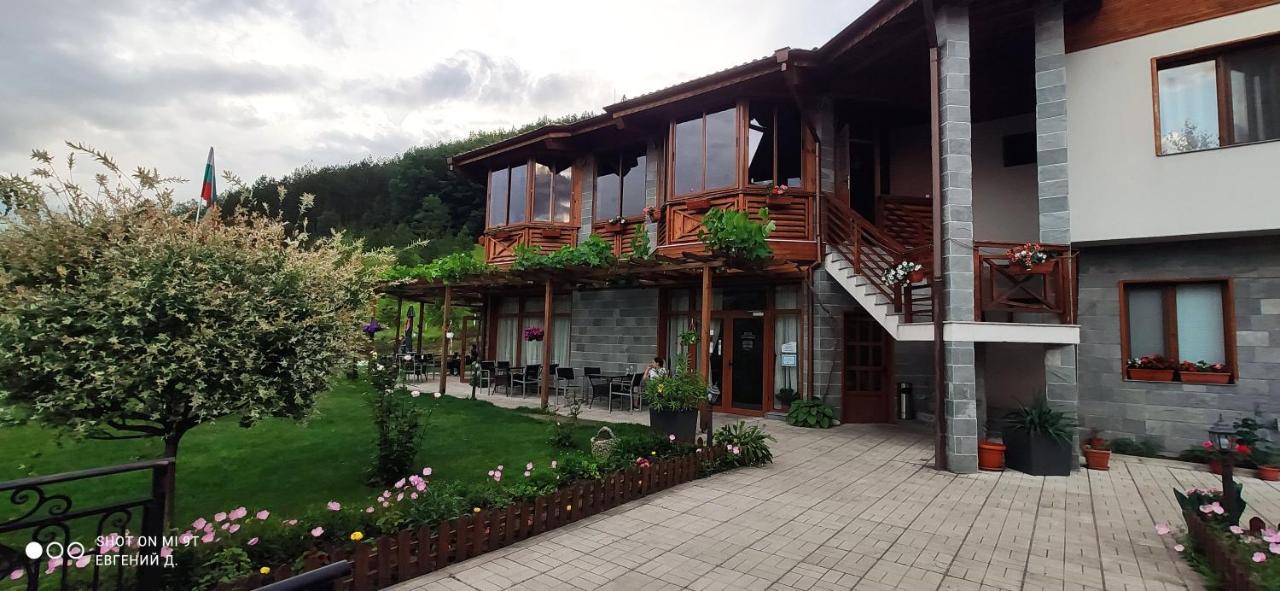 Хотел Алпийска градина Симитли Екстериор снимка